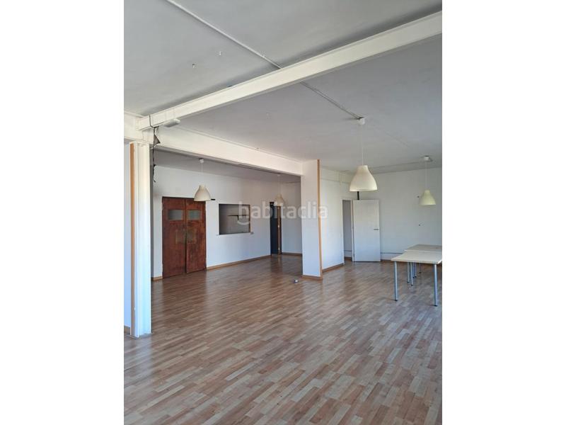 Foto f53509f1-5010-4a26-83dd-119beb52fc1a. Rent industrial building in Centre Hospitalet de Llobregat (L´)