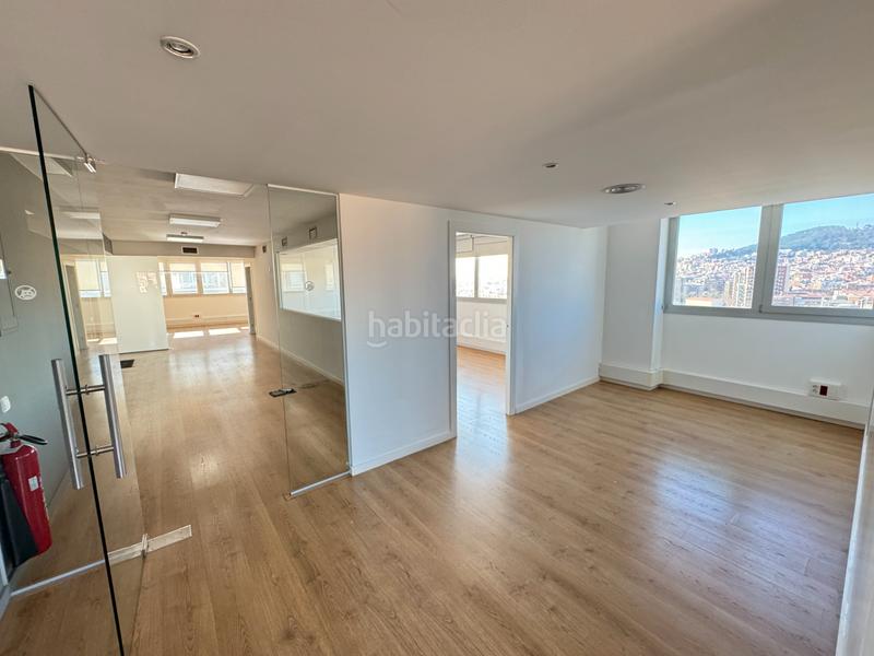 Foto 6687a895-c45a-4d85-838d-dadf70fb6cd7. Rent office space with heating parking in La Sagrera Barcelona