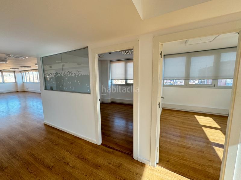 Foto e3016984-8467-4232-828b-42307c00306a. Rent office space with heating parking in La Sagrera Barcelona