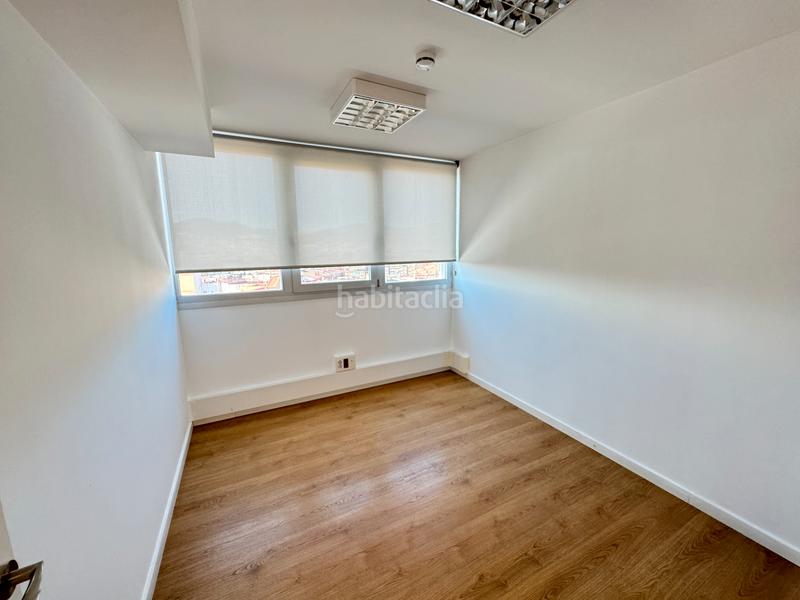 Foto eb722e09-c613-4a1b-b500-bb30644f4222. Rent office space with heating parking in La Sagrera Barcelona