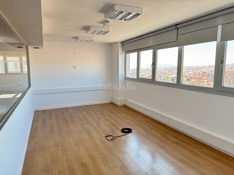Foto 38785367-5770-4bf8-b67b-a188b4a71cff. Affitto ufficio con riscaldamento parcheggio in La Sagrera Barcelona