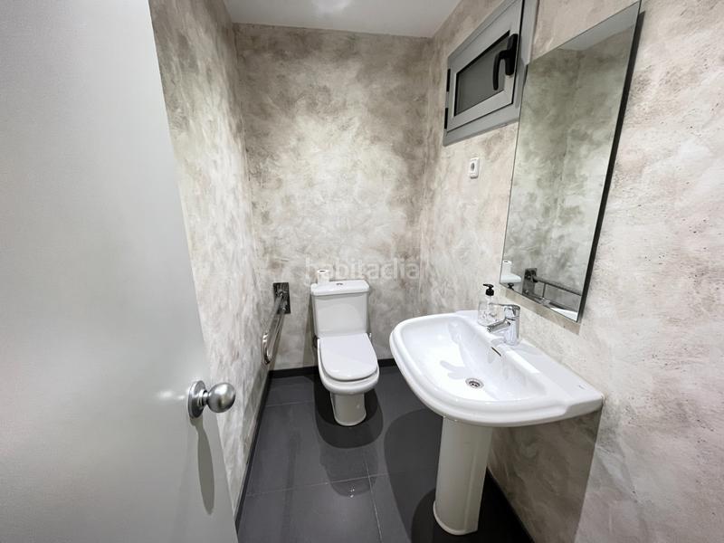 Foto ad36d259-8820-4875-887d-81052db83aa1. Alquiler oficina en Sants Barcelona
