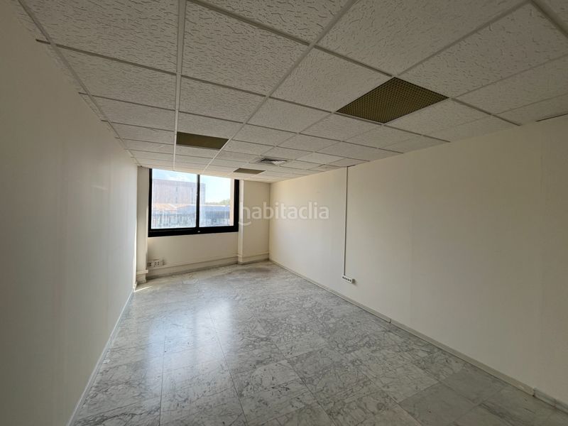 Foto 7bbec966-5dc7-476f-8393-45695358c374. Office space in Almeda - El Corte Inglés Cornellà de Llobregat