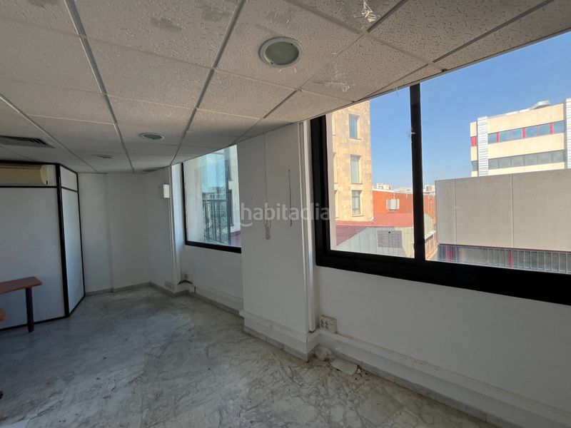 Foto c2a05344-3579-4525-98ce-c26b4dde63d7. Office space in Almeda - El Corte Inglés Cornellà de Llobregat