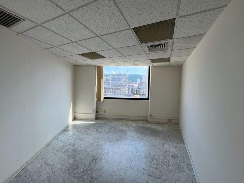 Foto e22984bd-fb73-472e-b243-12f007263577. Office space in Almeda - El Corte Inglés Cornellà de Llobregat