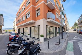 Local Comercial a Avinguda de les Flors 3