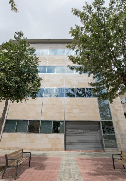 Foto 976d4220-bc44-484b-a45d-656d40a66570. Miete büro mit heizung parking in Almeda - El Corte Inglés Cornellà de Llobregat