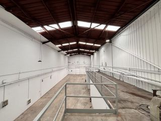 Fabrikhalle in Sant Esteve Sesrovires