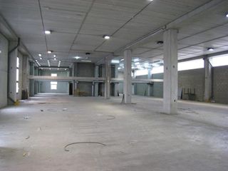 Nau industrial  Carrer del perú. Edificio industrial en venta con todos los servicios