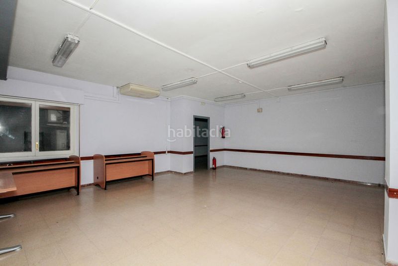 Foto 15b90492-8ad5-415b-98d6-c1682e96b7b7. Local comercial a carrer de rocafort 69 a Sant Antoni Barcelona