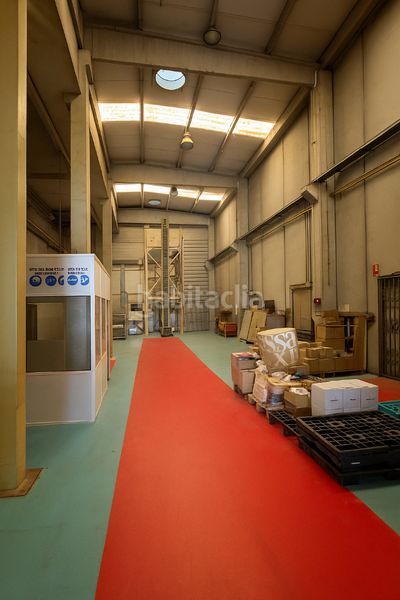 Foto 07022859-8863-4329-ae0c-37ba1b2006ca. Fabrikhalle mit heizung in Cervelló