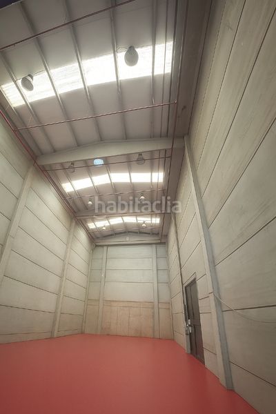 Foto 27fb7743-a458-4803-ad44-b917f0c85d8a. Fabrikhalle mit heizung in Cervelló