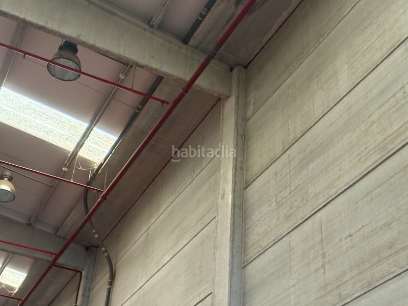 Foto 55438d97-e8ff-4076-a4b6-cc14c9419a92. Fabrikhalle mit heizung in Cervelló