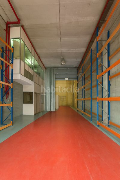 Foto a0f64ef2-d8c8-4fca-bbe8-b65656179f2b. Fabrikhalle mit heizung in Cervelló