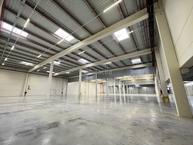 Foto 00b357a1-cbf8-408e-b39b-5d68b969acc4. Rent industrial building with heating in Òdena