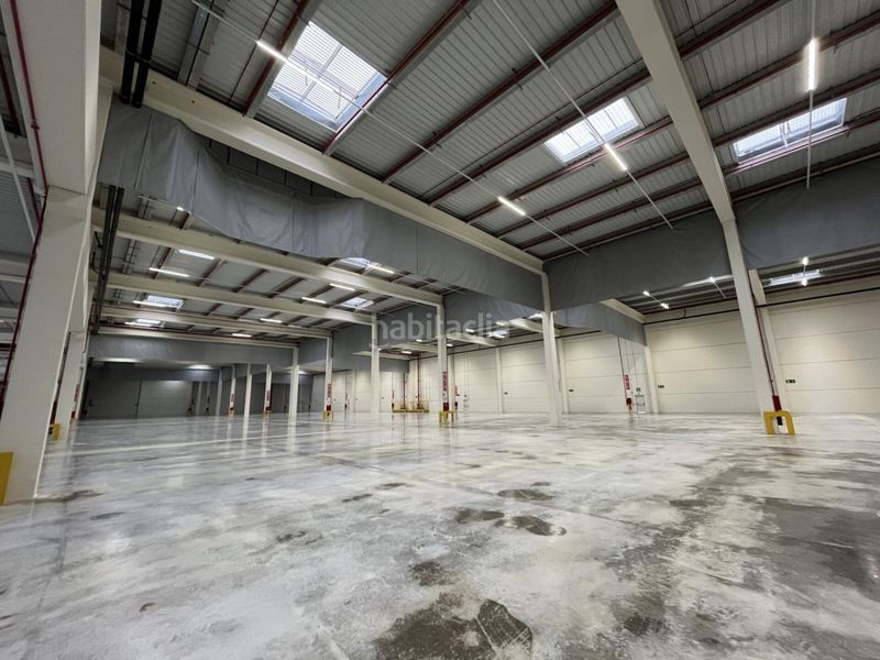 Foto 10267d6c-1274-4bc7-83d3-5a481017e6ba. Rent industrial building with heating in Òdena