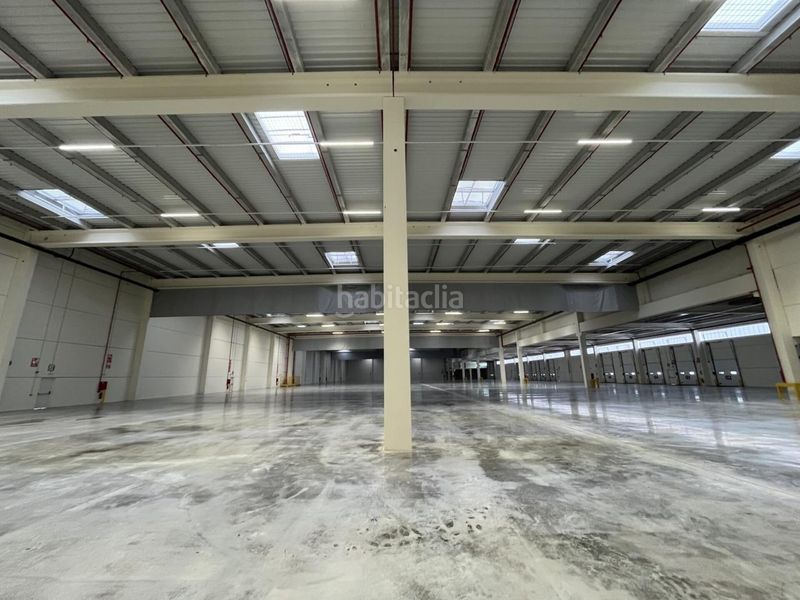 Foto 16ea5e41-98cb-4b02-91e0-b32ce3647e3d. Rent industrial building with heating in Òdena
