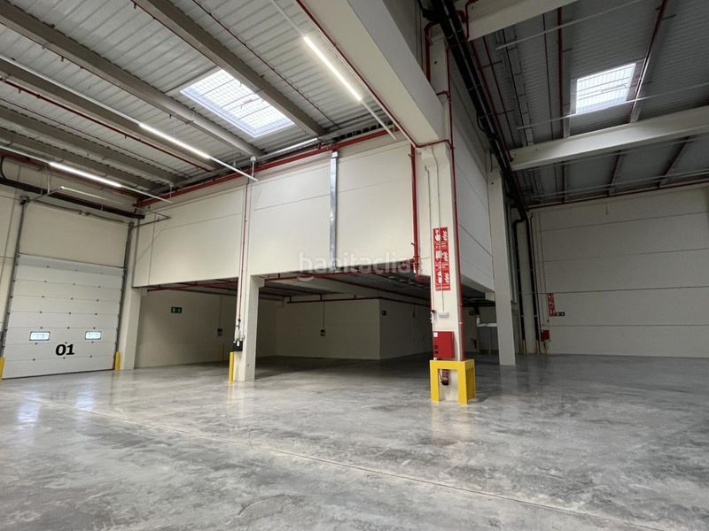 Foto 21e676c4-eddb-45b8-bfeb-8efb4df84433. Rent industrial building with heating in Òdena
