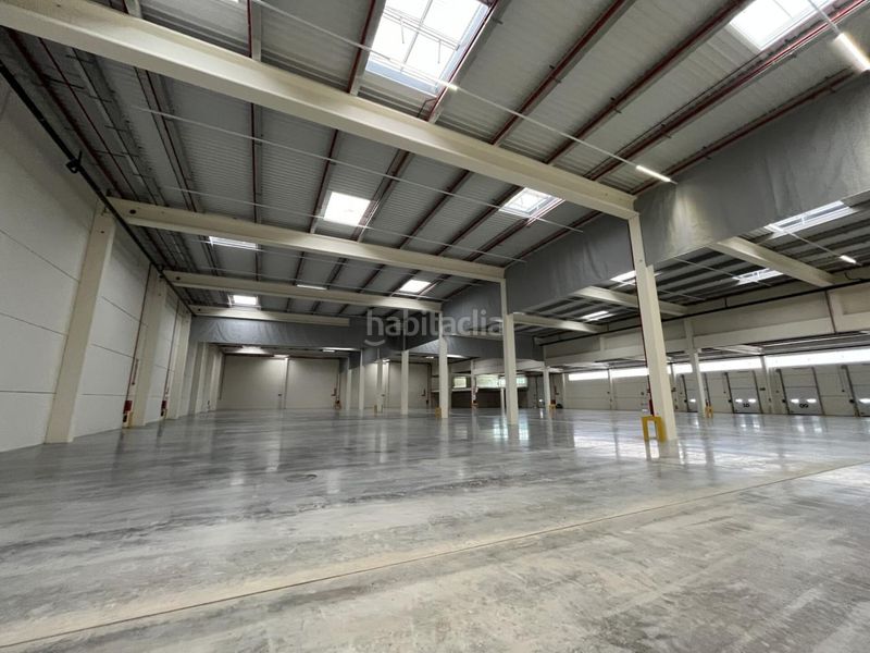 Foto 485fbe10-c659-4e88-8f5a-5926fa5ae069. Rent industrial building with heating in Òdena