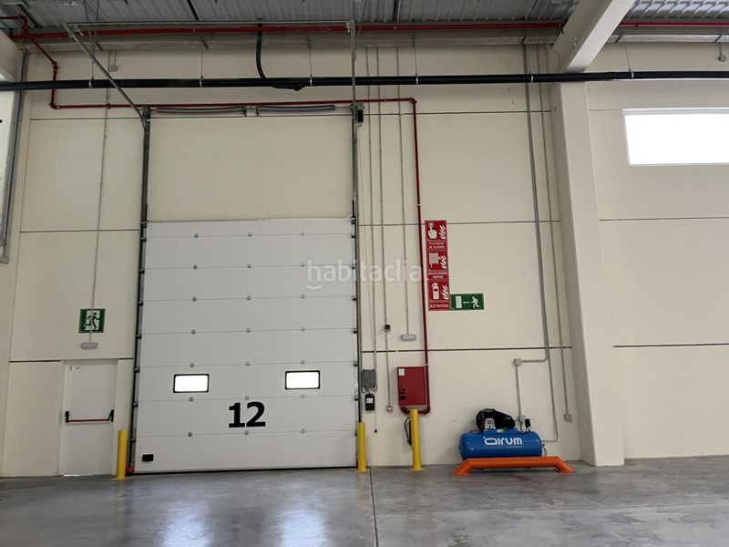 Foto 573938db-361a-434f-8bc5-bc165c996574. Rent industrial building with heating in Òdena