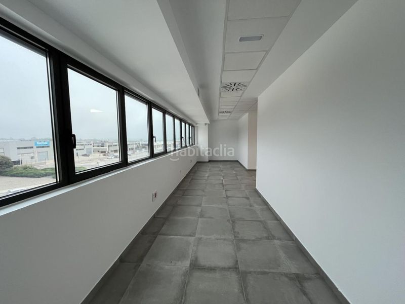 Foto 671dc959-086a-4960-b956-937288708787. Rent industrial building with heating in Òdena