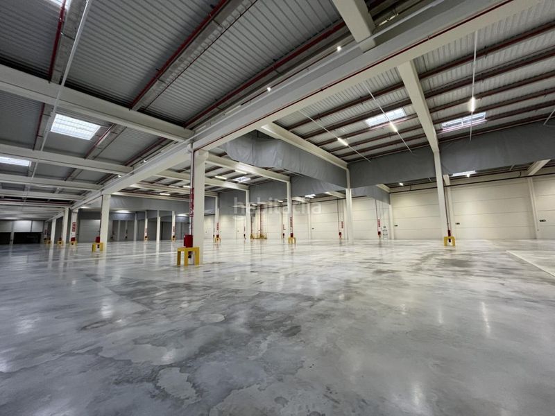 Foto 6b26ba96-f00c-4861-b790-76824b18b58f. Rent industrial building with heating in Òdena