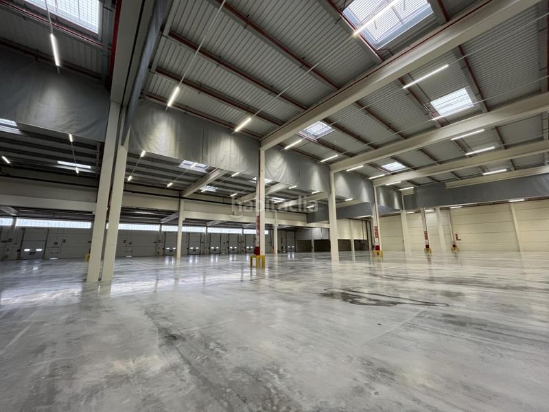 Foto 77f95ab5-4371-4b1e-be12-5606ed1514c1. Rent industrial building with heating in Òdena