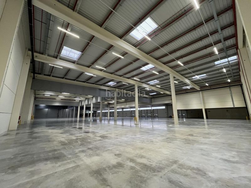 Foto 7c8e2c1e-70a2-4104-a5a9-897d92ae1ce2. Rent industrial building with heating in Òdena