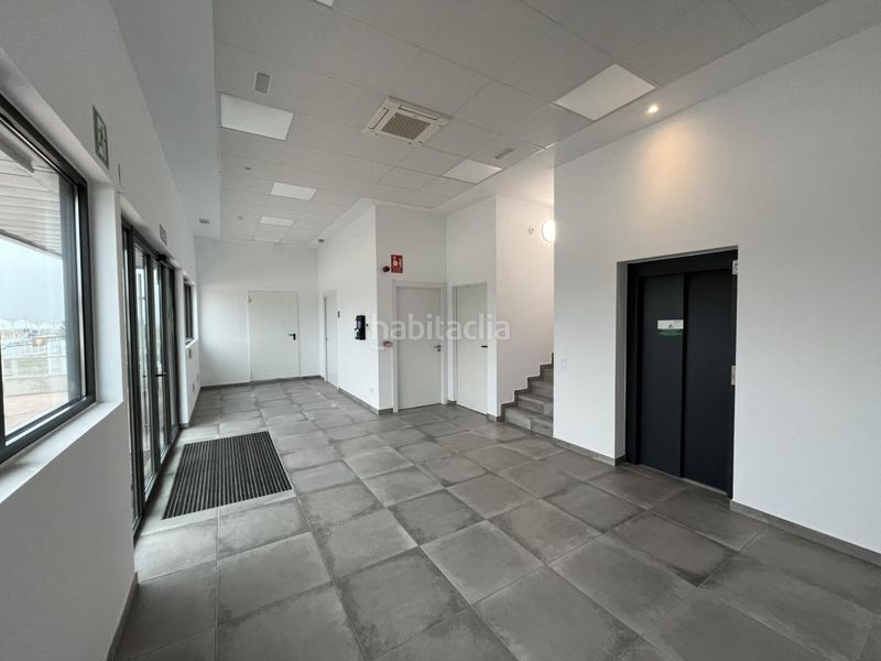 Foto a464e67f-e71d-4a4b-9573-44aa1ebfab49. Rent industrial building with heating in Òdena