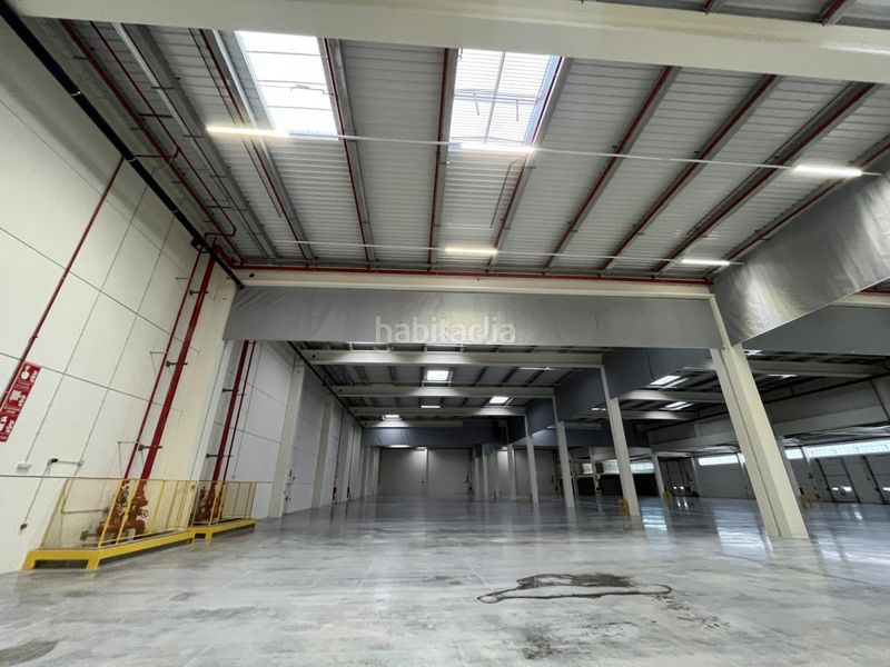 Foto b353757f-04fd-45ed-a740-c1b34c318484. Rent industrial building with heating in Òdena