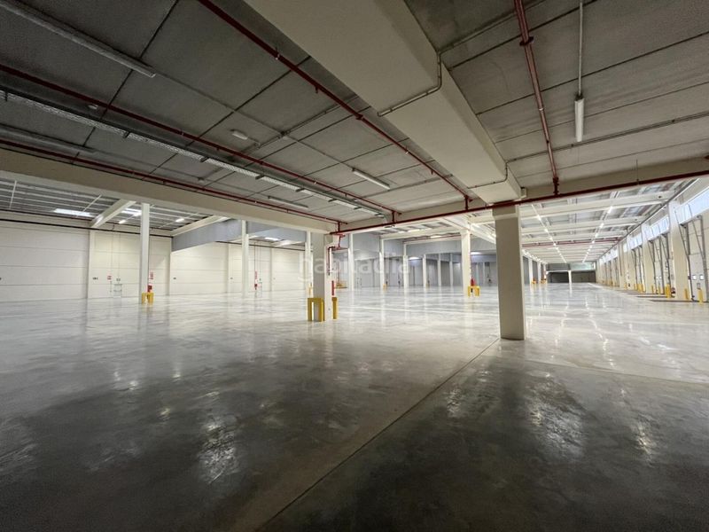Foto b48447a8-c14e-453c-8857-961961477857. Rent industrial building with heating in Òdena