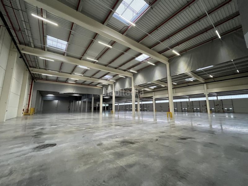 Foto b76b72a9-96f0-4ee9-b1e2-1d1e4da8a27d. Rent industrial building with heating in Òdena