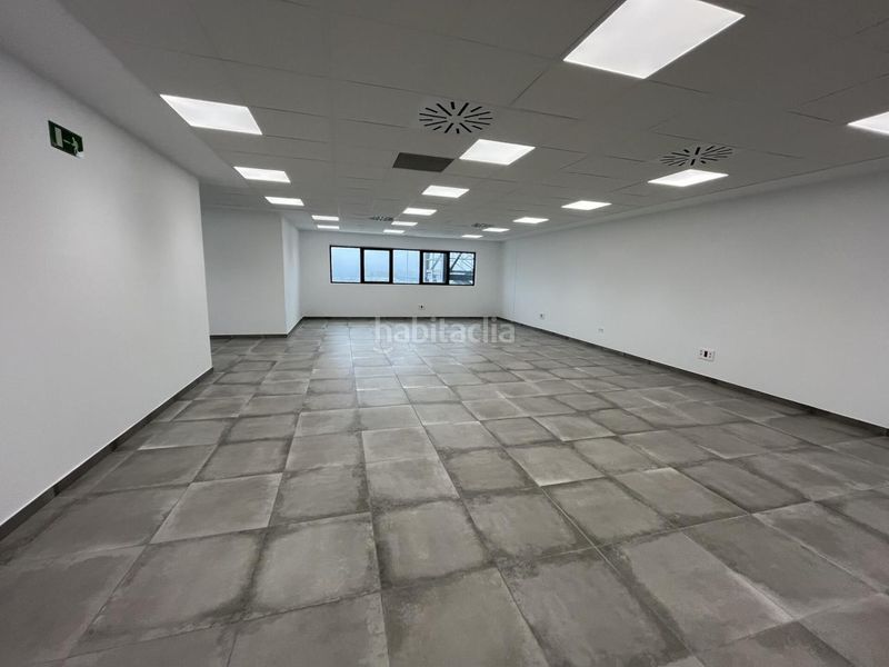 Foto b78cf3f9-5125-41d5-a1b7-803d7e130c0c. Rent industrial building with heating in Òdena