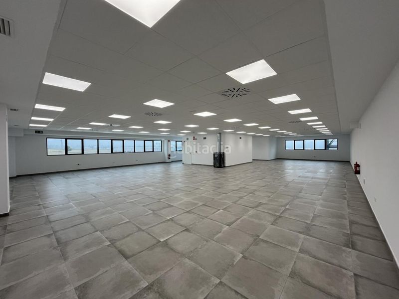Foto b90f6b75-89ef-41d9-8856-8239d50c830b. Rent industrial building with heating in Òdena