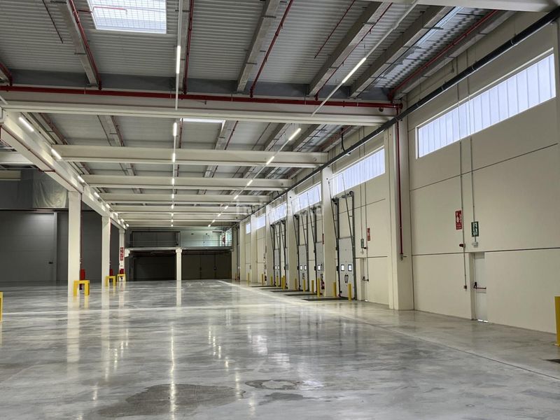 Foto c3ba0045-f8e9-4d12-b1df-4df716bfb77d. Rent industrial building with heating in Òdena