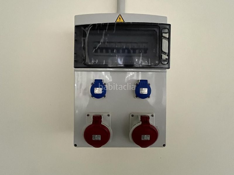 Foto cbfb519a-690c-4a1a-bd73-ab63c2e4206e. Rent industrial building with heating in Òdena