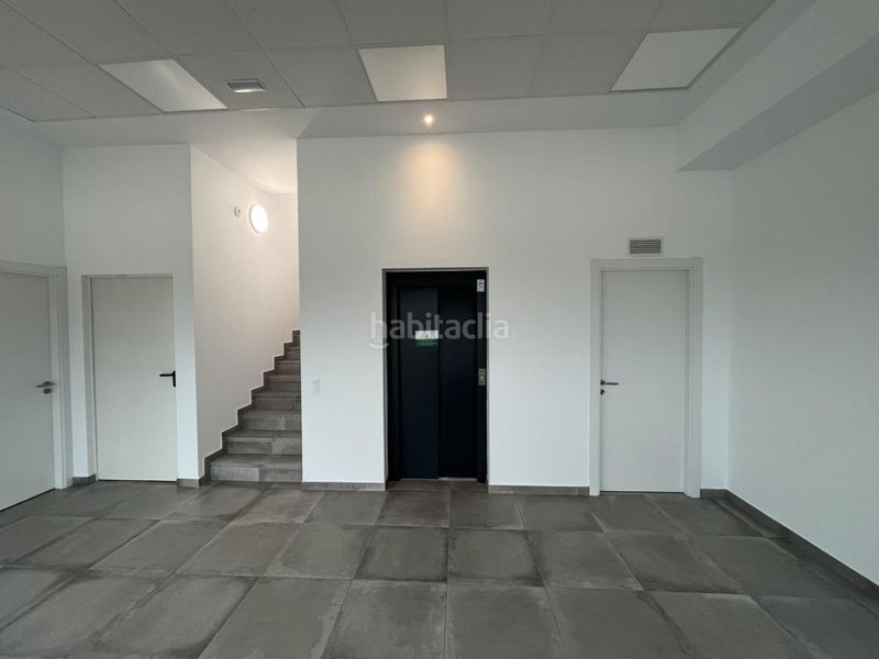 Foto cf37b149-bb7a-4eff-8435-aabcb17ee205. Rent industrial building with heating in Òdena