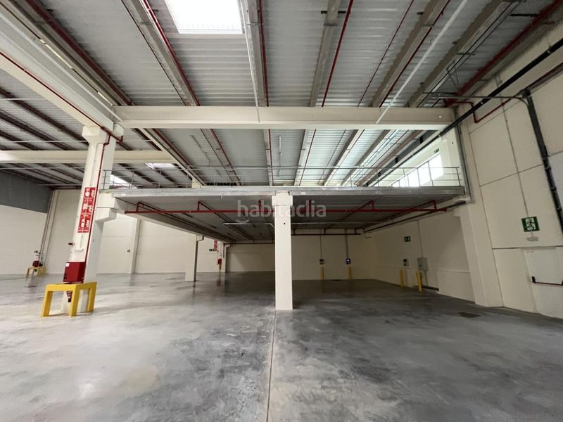 Foto e9878619-2541-41b5-b46a-c251db850ddb. Rent industrial building with heating in Òdena