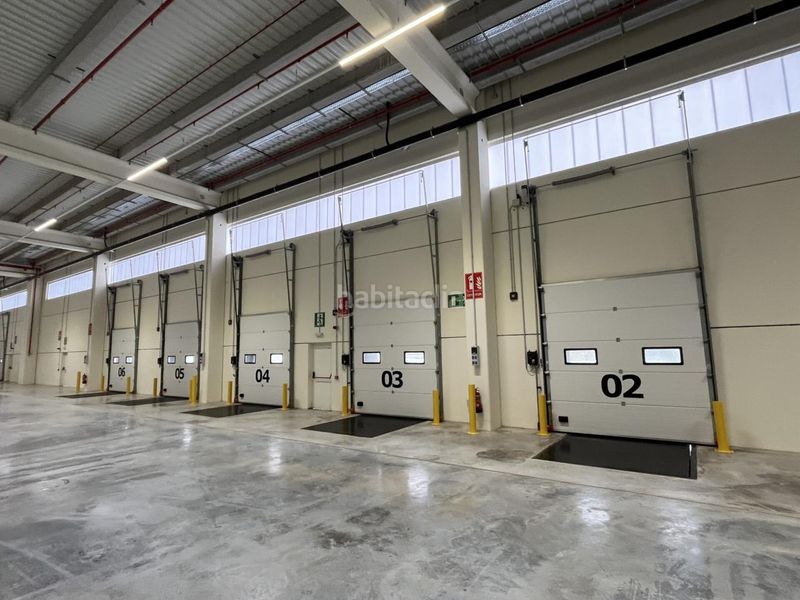 Foto f49b305f-b1b7-4c35-ac89-e9e3b41c9dd4. Rent industrial building with heating in Òdena