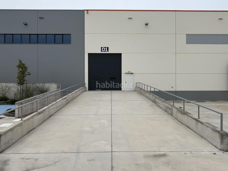Foto fb59ea33-28d8-4b0a-bbae-08c1819db8dc. Rent industrial building with heating in Òdena