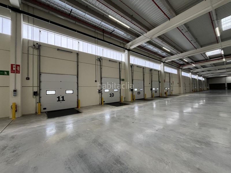 Foto fd99ea8a-cb0f-4080-92fd-87704a46accd. Rent industrial building with heating in Òdena