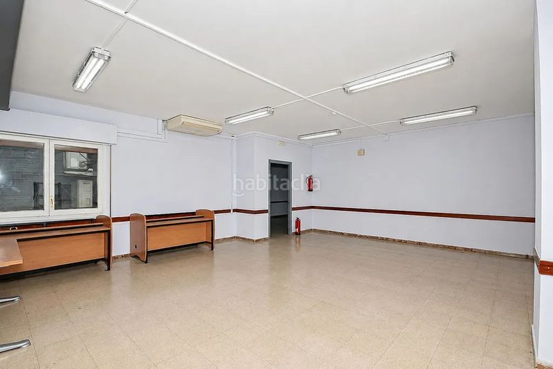 Foto c7c2b080-4e92-4fb9-bad6-842438dee87d. Local comercial en carrer de rocafort 69 en Sant Antoni Barcelona