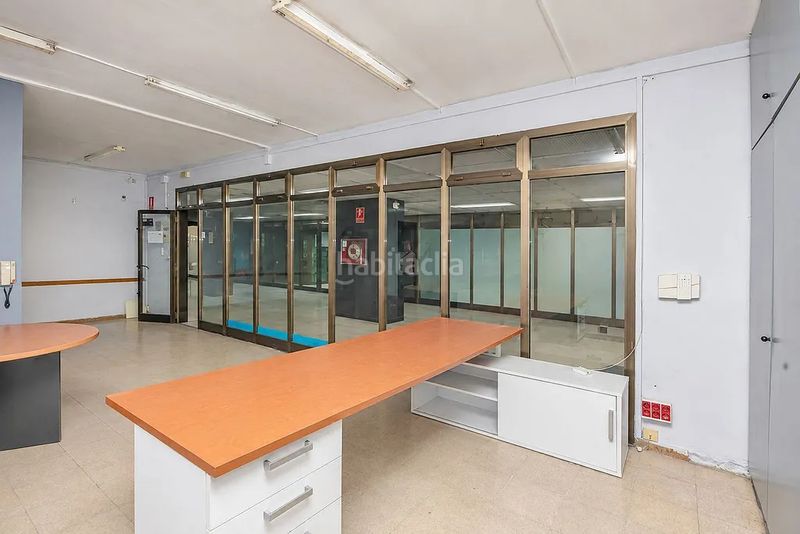 Foto dc293ac7-5dae-4579-b049-326d418fc7d5. Local comercial en carrer de rocafort 69 en Sant Antoni Barcelona