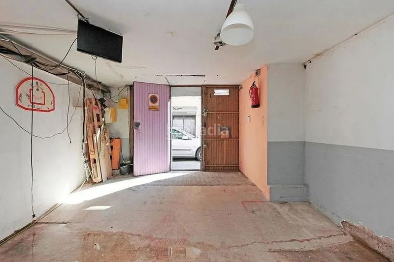 Foto 3c69b5e5-436d-4650-8b45-386129ab6900. Local comercial en carrer de llorens i barba 45 en Barcelona