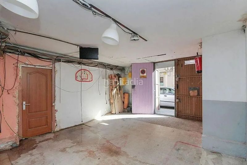 Foto 9c45b6de-8cd8-4174-bca9-382871071a22. Local comercial en carrer de llorens i barba 45 en Barcelona