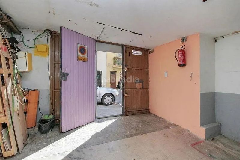 Foto a9685ecc-e999-400c-86fb-8df23ea9f2f8. Local comercial en carrer de llorens i barba 45 en Barcelona