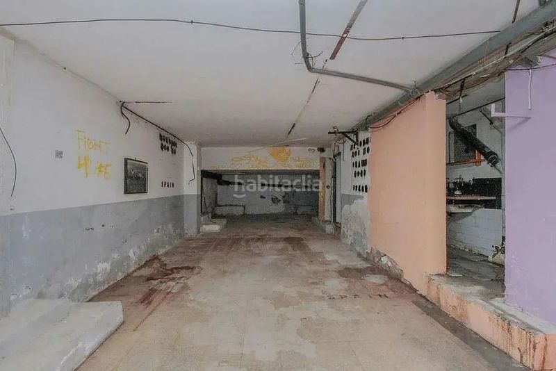 Foto f27228eb-6cf2-402a-a07b-eb043543f011. Local comercial en carrer de llorens i barba 45 en Barcelona