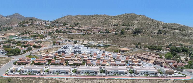 Foto 4f4518e5-c20d-4941-b803-f766b1f9aed6. Casa adosada nuevo conjunto residencial formado por adosados , a 6km de la playa de el campello. se trata de casas modernas de 108 m2 c en Busot