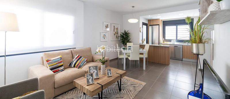 Foto e82fb62f-c8f0-4263-b3ad-421c6316ffa0. Casa adosada nuevo conjunto residencial formado por adosados , a 6km de la playa de el campello. se trata de casas modernas de 108 m2 c en Busot