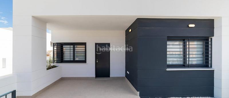 Foto f6b10b50-879b-41b6-a672-00a5134ac8f7. Casa adosada nuevo conjunto residencial formado por adosados , a 6km de la playa de el campello. se trata de casas modernas de 108 m2 c en Busot